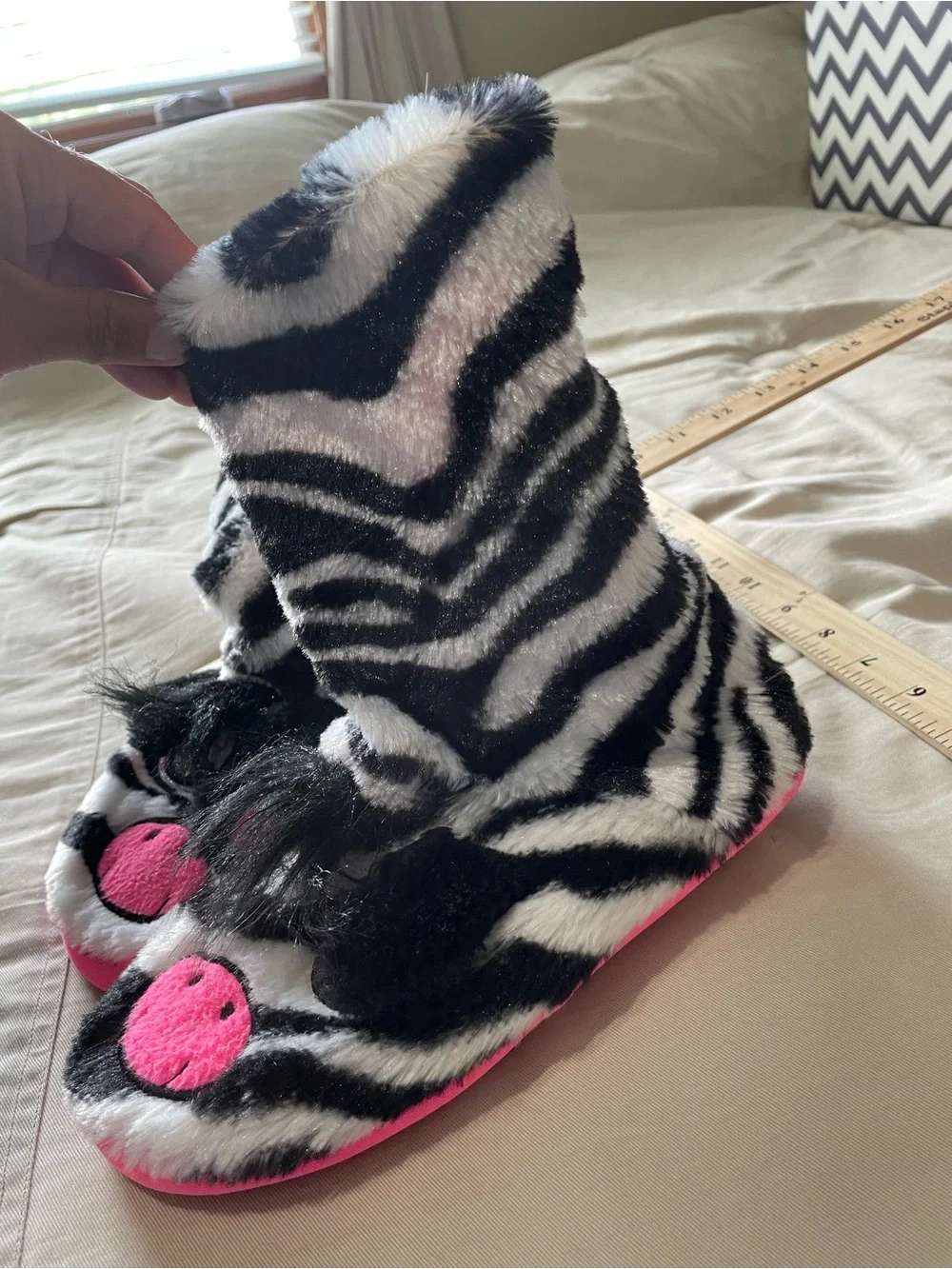 Justice Zebra/Pink slippers Size M 4/5